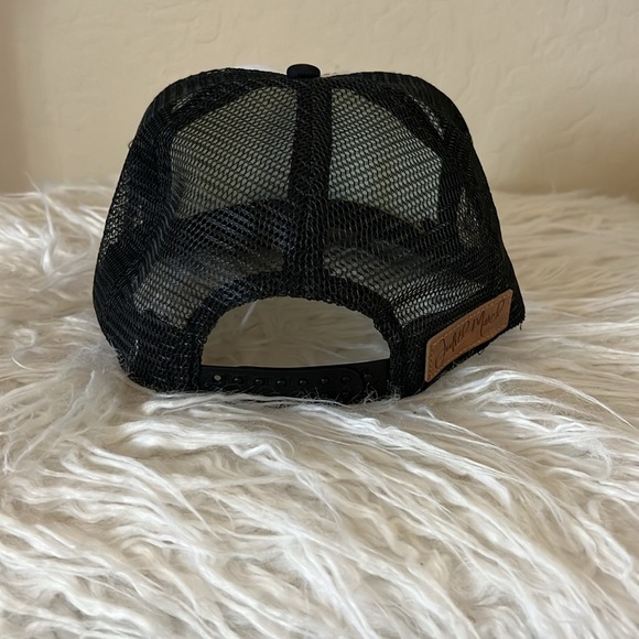 NWOT- Super Cute adjustable SnapBack trucker hat. Judith March. Never worn. - Picture 3 of 3